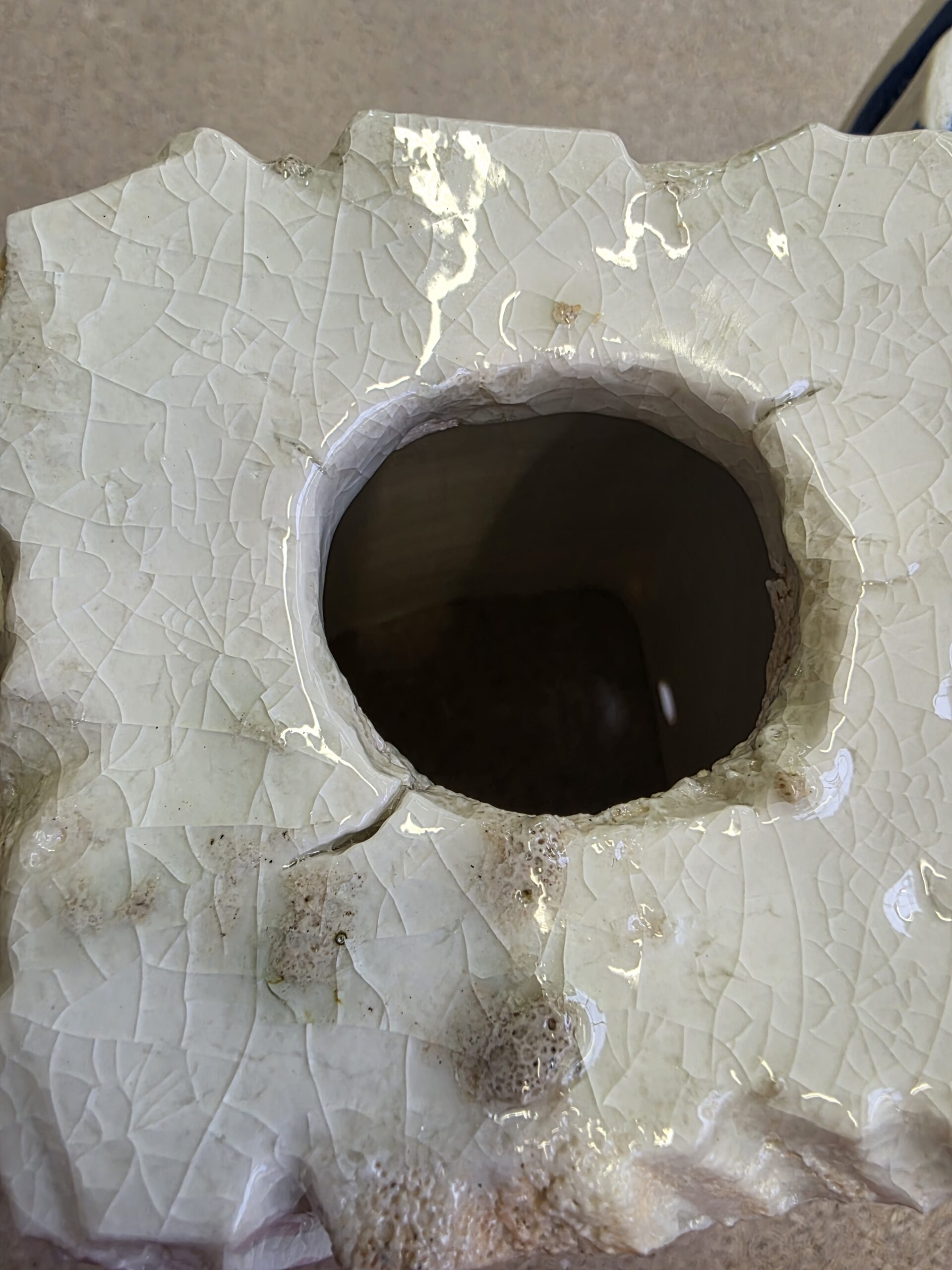 Fissures pieds de lampe